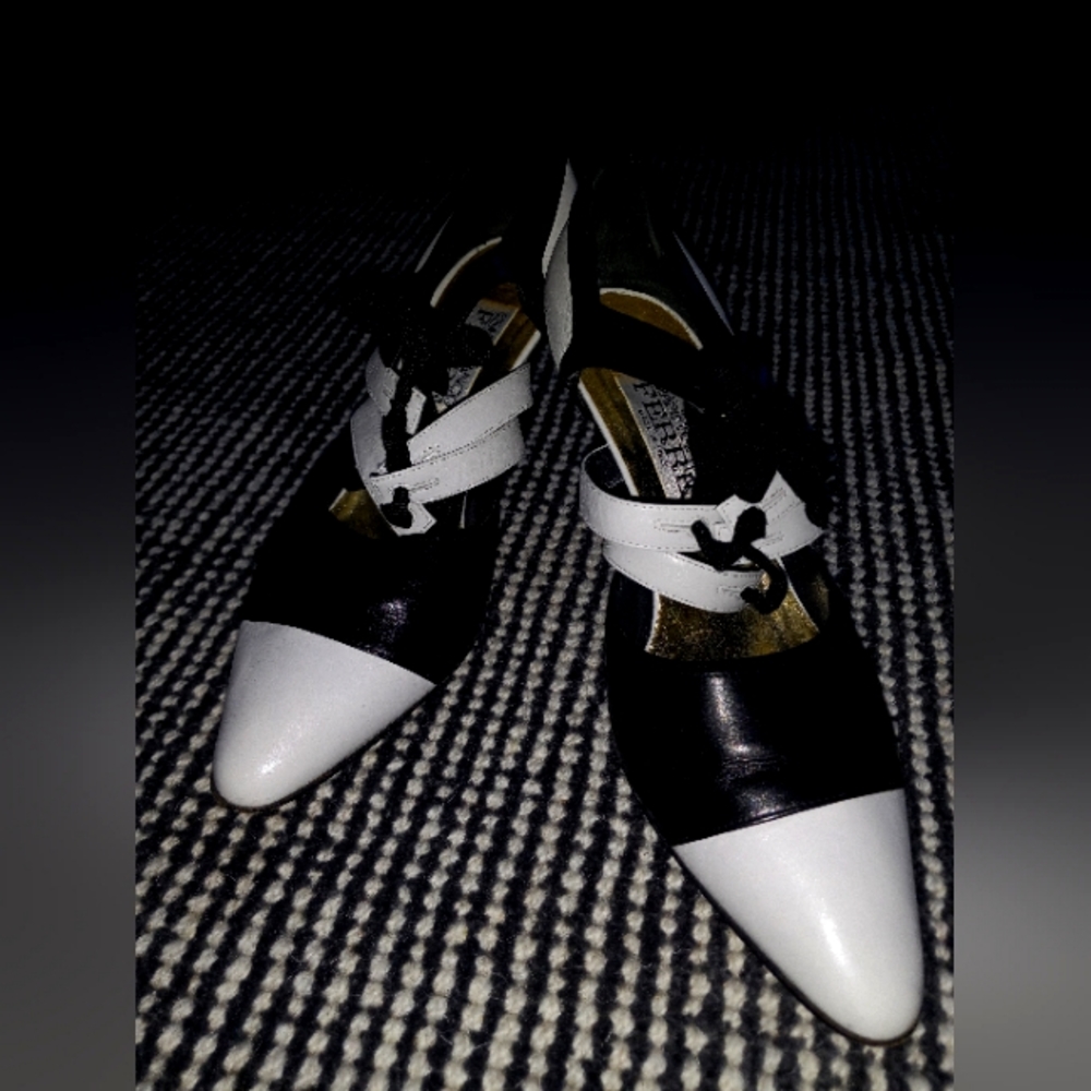 Gianfranc Ferre, Black & White Pumps No Box- Sz. 39 (US 9.5)